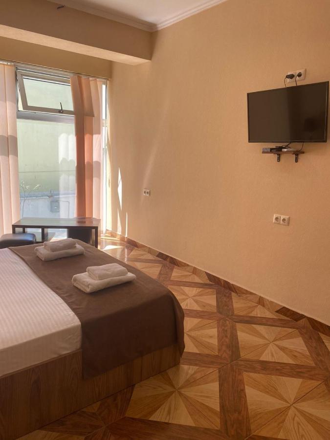 Hotel Saburtalo Roni Tbilisi Buitenkant foto