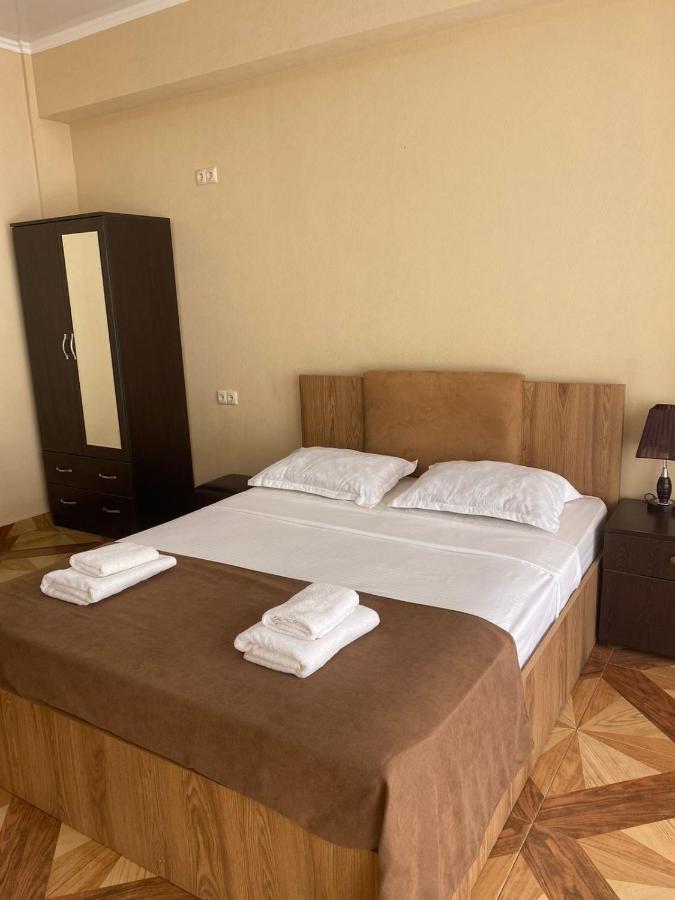 Hotel Saburtalo Roni Tbilisi Buitenkant foto