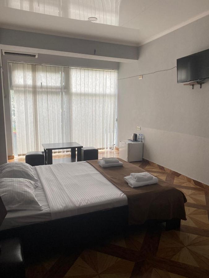 Hotel Saburtalo Roni Tbilisi Buitenkant foto